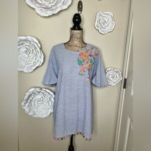 NTM: Umgee Light Blue/Gray & White Striped & Floral Embroidery Tunic Top Sz M